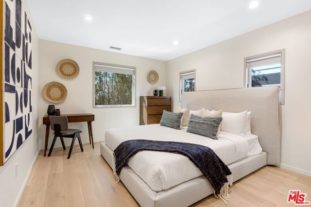 3910 Berryman Avenue, Los Angeles, CA 90066