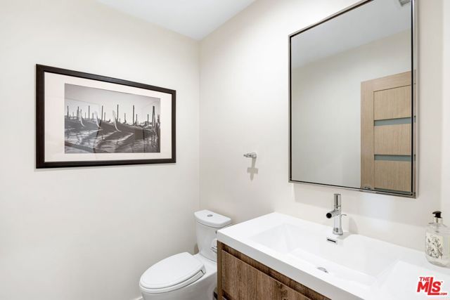 3910 Berryman Avenue, Los Angeles, CA 90066