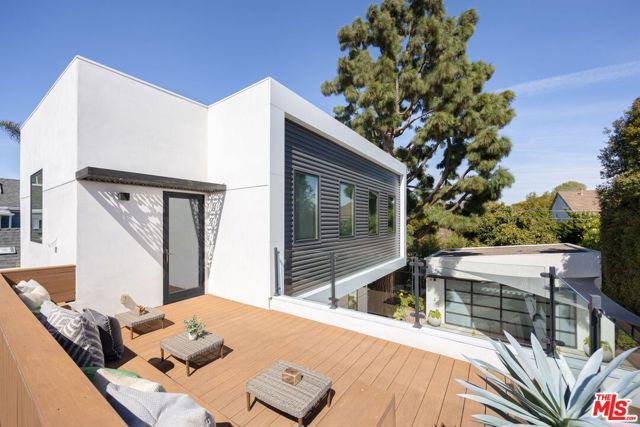 3910 Berryman Avenue, Los Angeles, CA 90066