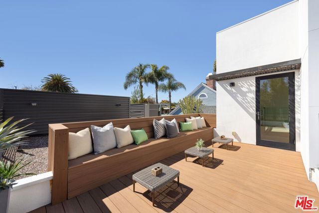 3910 Berryman Avenue, Los Angeles, CA 90066