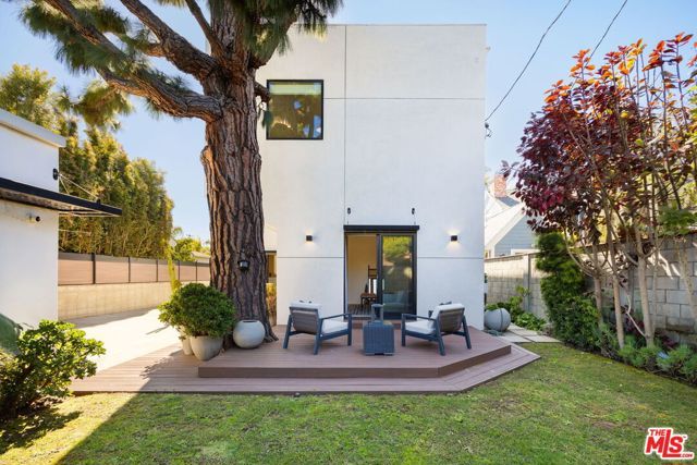 3910 Berryman Avenue, Los Angeles, CA 90066