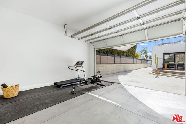 3910 Berryman Avenue, Los Angeles, CA 90066