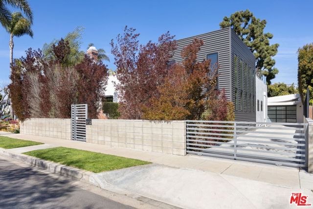 3910 Berryman Avenue, Los Angeles, CA 90066