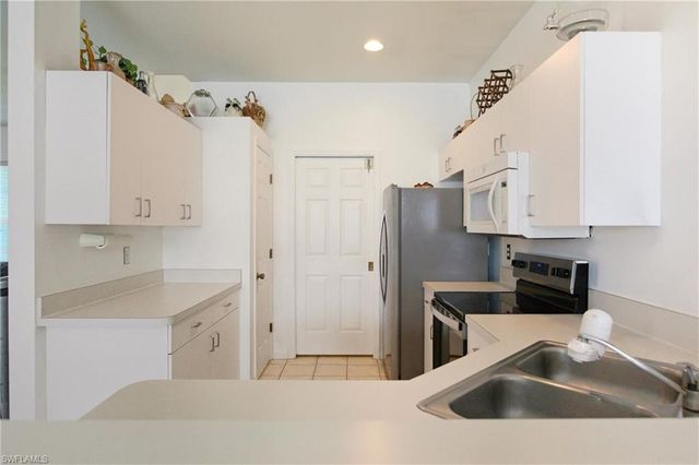 8821 Woodgate Manor CT, Fort Myers, FL 33908