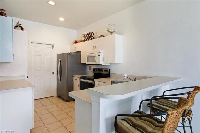 8821 Woodgate Manor CT, Fort Myers, FL 33908