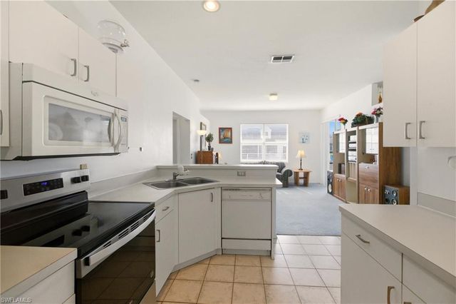 8821 Woodgate Manor CT, Fort Myers, FL 33908