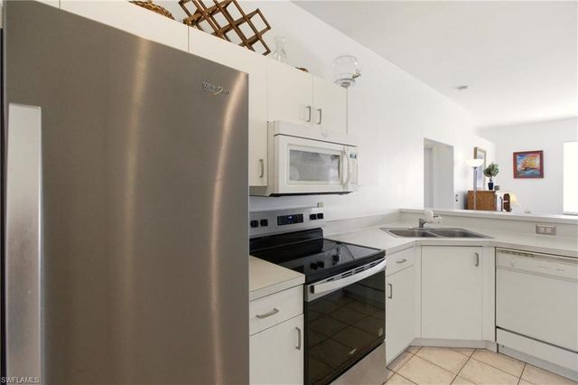 8821 Woodgate Manor CT, Fort Myers, FL 33908