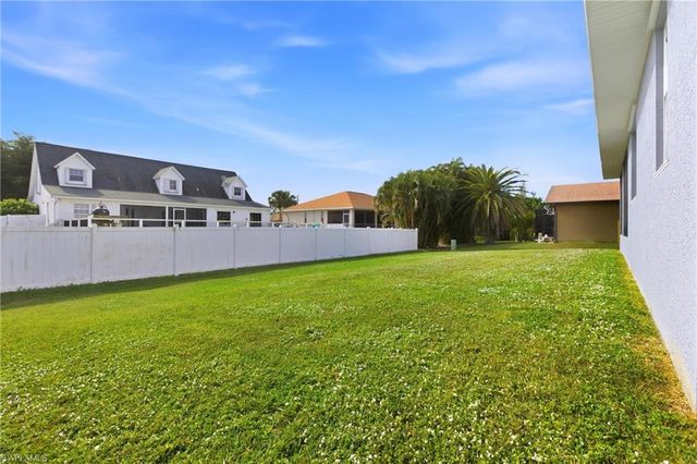 8821 Woodgate Manor CT, Fort Myers, FL 33908