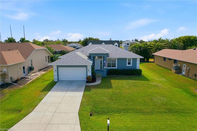 8821 Woodgate Manor CT, Fort Myers, FL 33908