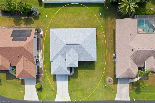 8821 Woodgate Manor CT, Fort Myers, FL 33908