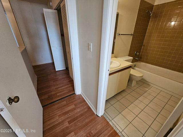 1307 RIVER HILLS Circle 16, Jacksonville, FL 32211