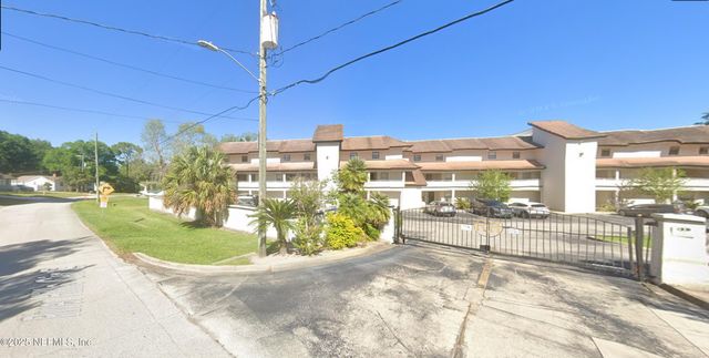 1307 RIVER HILLS Circle 16, Jacksonville, FL 32211