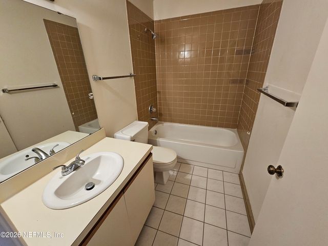 1307 RIVER HILLS Circle 16, Jacksonville, FL 32211