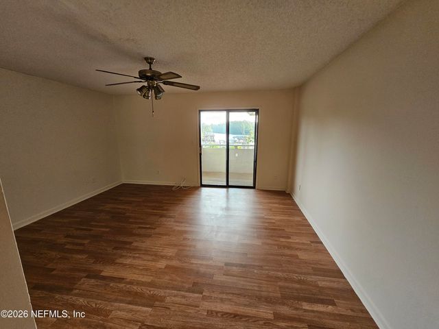 1307 RIVER HILLS Circle 16, Jacksonville, FL 32211