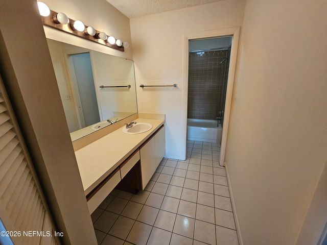 1307 RIVER HILLS Circle 16, Jacksonville, FL 32211