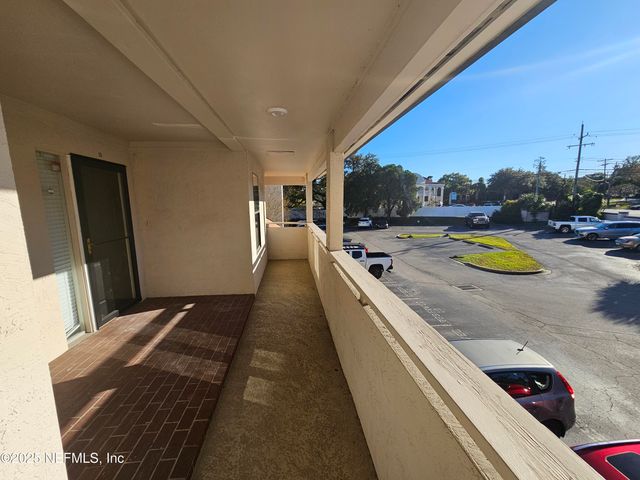 1307 RIVER HILLS Circle 16, Jacksonville, FL 32211