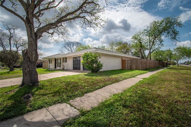 4001 Bray Dr, Corpus Christi, TX 78413