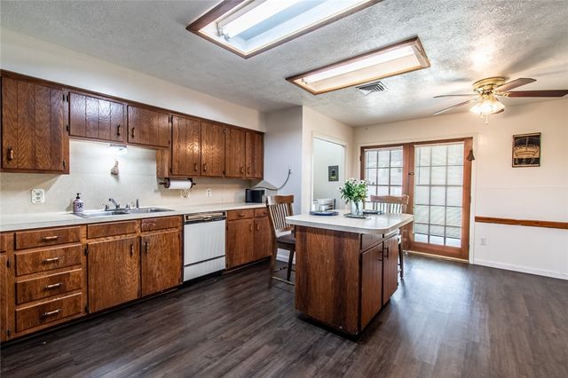 4001 Bray Dr, Corpus Christi, TX 78413