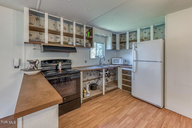 111 Hughes Hollow Road, Roan Mountain, TN 37687