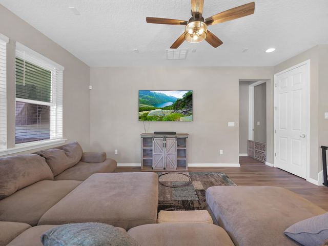 695 Sandstone Dr, St Augustine, FL 32086