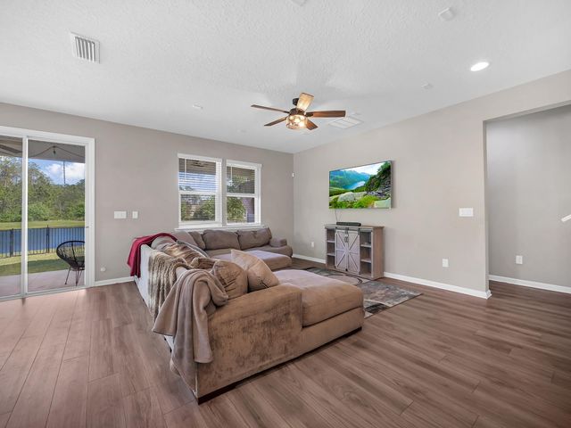 695 Sandstone Dr, St Augustine, FL 32086