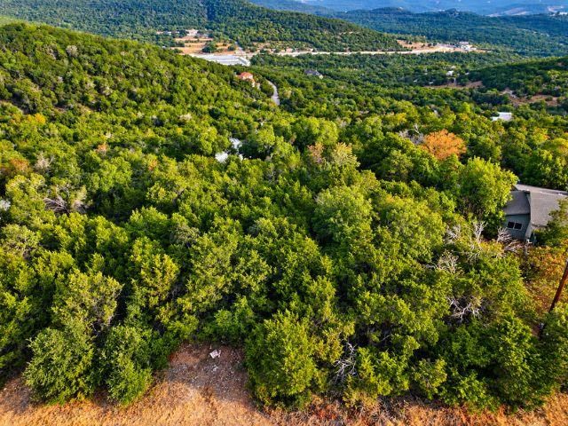 8600 + 8602 Grandview DR, Jonestown, TX 78645