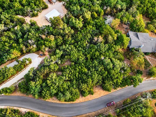 8600 + 8602 Grandview DR, Jonestown, TX 78645