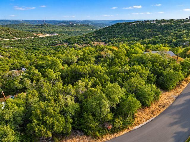 8600 + 8602 Grandview DR, Jonestown, TX 78645
