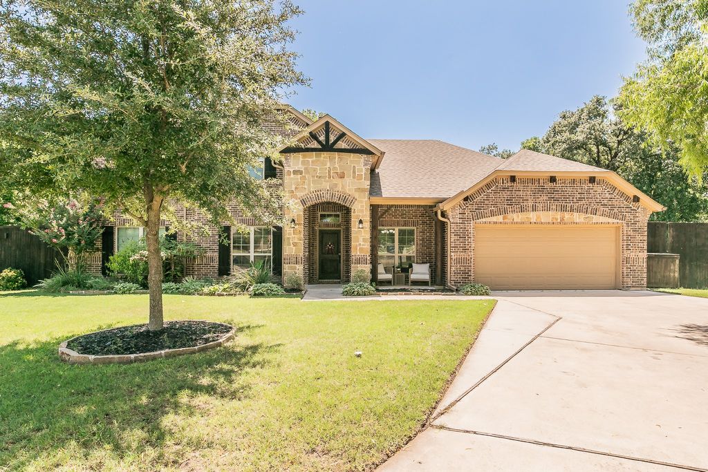 120 Venado Court, Azle, TX 76020
