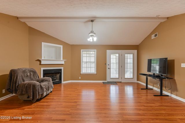 12494 Spring Trace Ct, Louisville, KY 40229