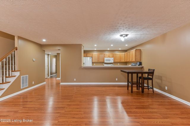 12494 Spring Trace Ct, Louisville, KY 40229