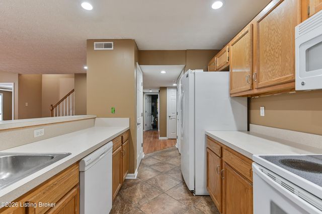 12494 Spring Trace Ct, Louisville, KY 40229