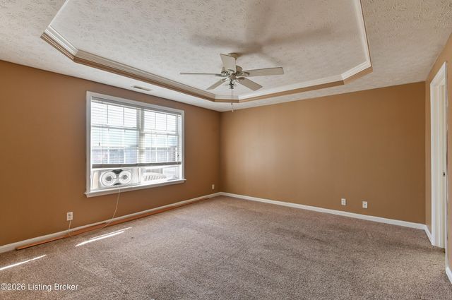 12494 Spring Trace Ct, Louisville, KY 40229