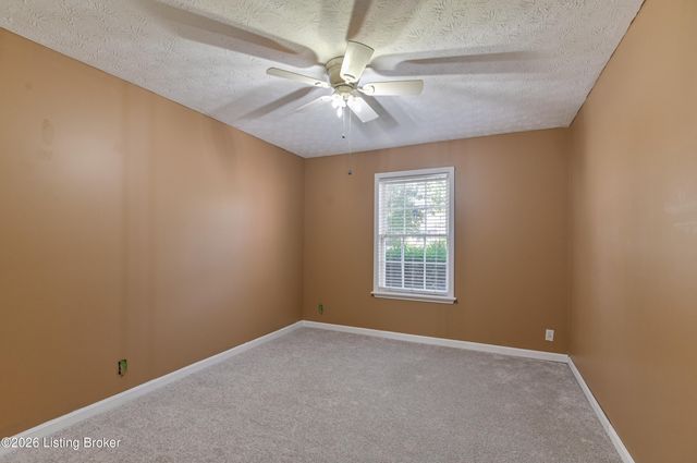 12494 Spring Trace Ct, Louisville, KY 40229