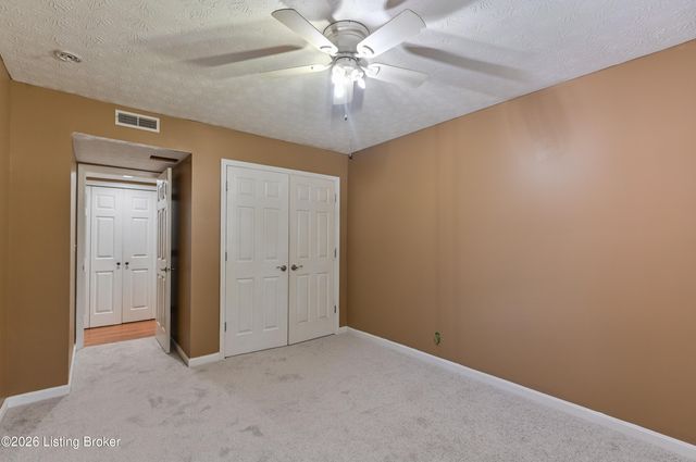 12494 Spring Trace Ct, Louisville, KY 40229