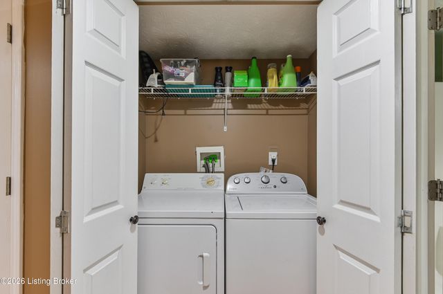 12494 Spring Trace Ct, Louisville, KY 40229