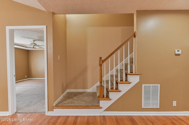 12494 Spring Trace Ct, Louisville, KY 40229