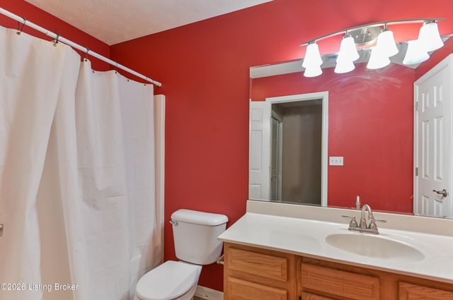 12494 Spring Trace Ct, Louisville, KY 40229