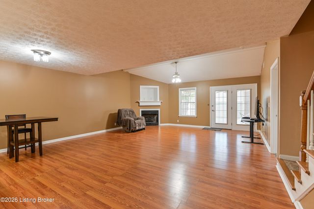 12494 Spring Trace Ct, Louisville, KY 40229