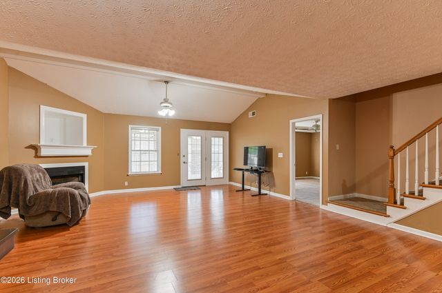 12494 Spring Trace Ct, Louisville, KY 40229