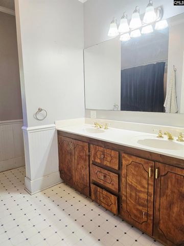 1210 Hunt St, Newberry, SC 29108