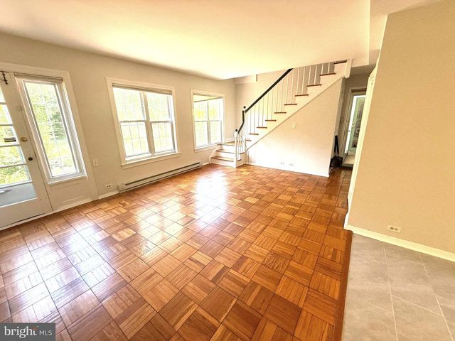 1705 PRESTON RD, Alexandria, VA 22302