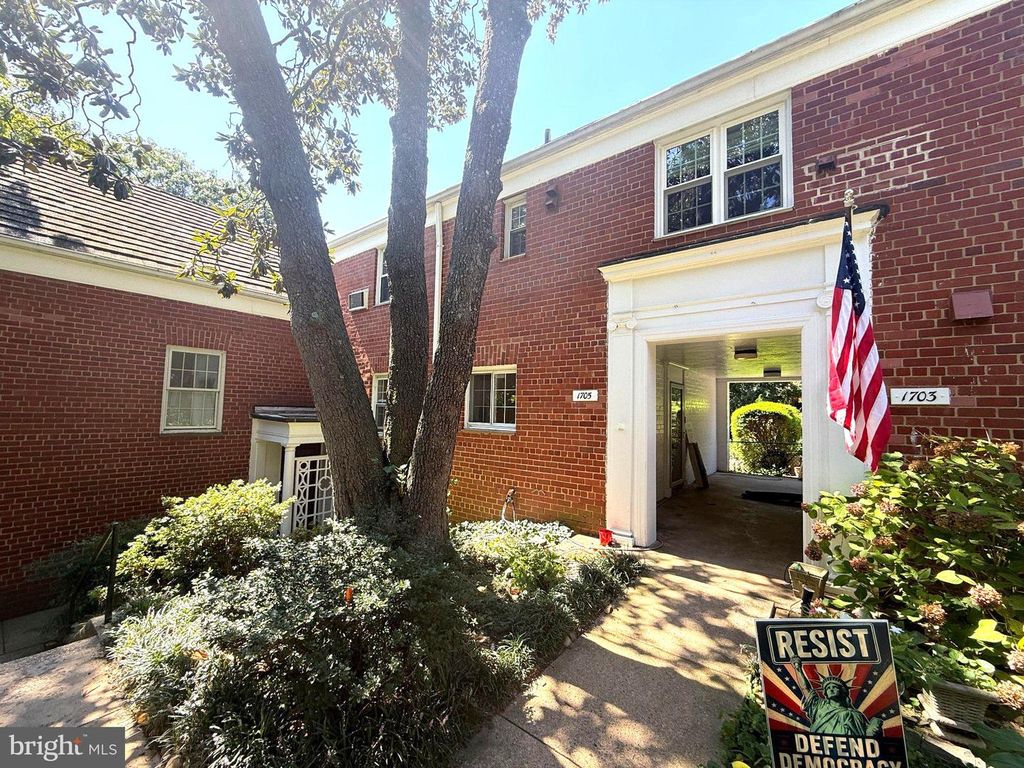1705 PRESTON RD, Alexandria, VA 22302