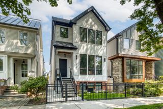 2136 W Melrose Street, Chicago, IL 60618