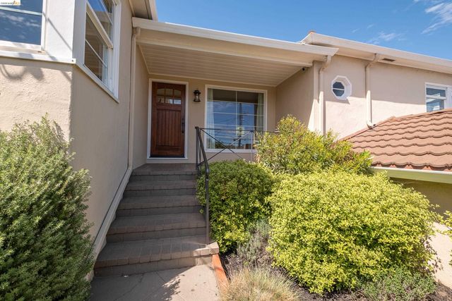 5625 Sacramento Ave, Richmond, CA 94804