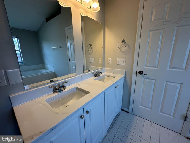 13112 QUAIL CREEK LN, Fairfax, VA 22033