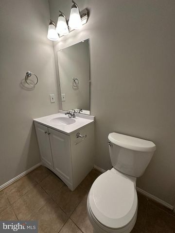 13112 QUAIL CREEK LN, Fairfax, VA 22033