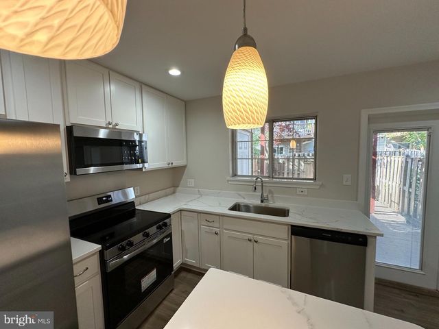 13112 QUAIL CREEK LN, Fairfax, VA 22033