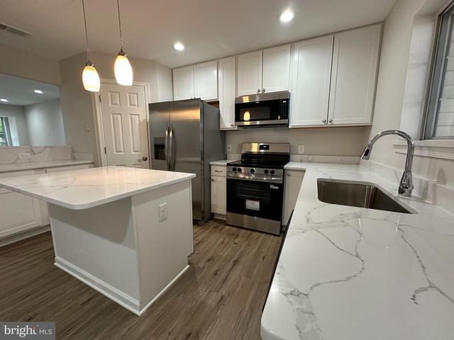 13112 QUAIL CREEK LN, Fairfax, VA 22033