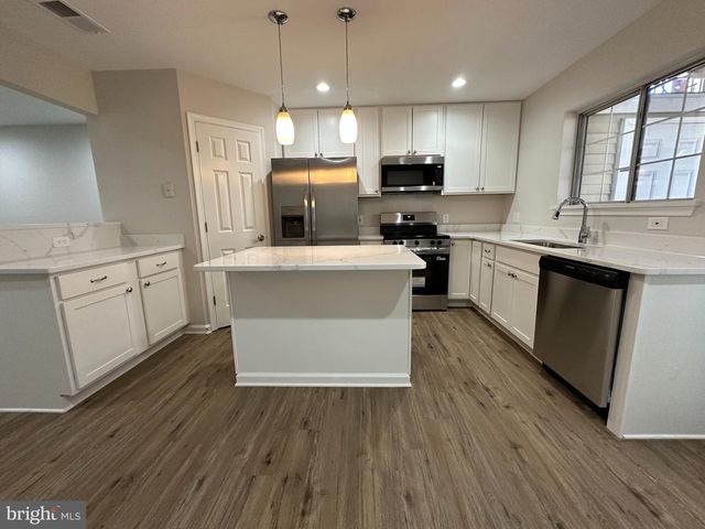 13112 QUAIL CREEK LN, Fairfax, VA 22033